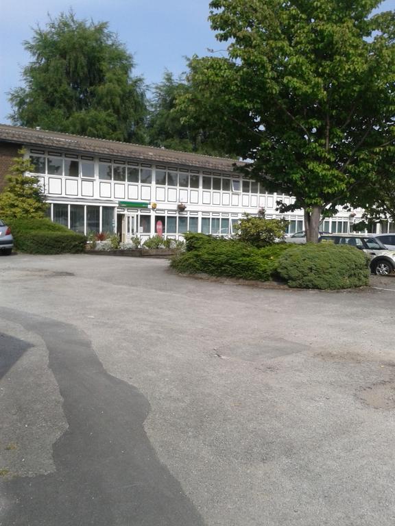 Altrincham Lodge Extérieur photo