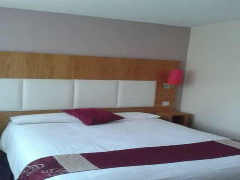 Altrincham Lodge Extérieur photo